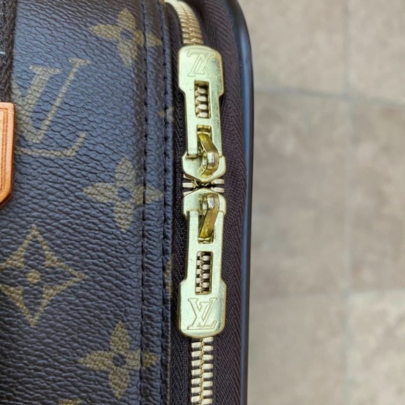 A82 - 💯% authentic Louis Vuitton travel bag - Picture 8 of 13